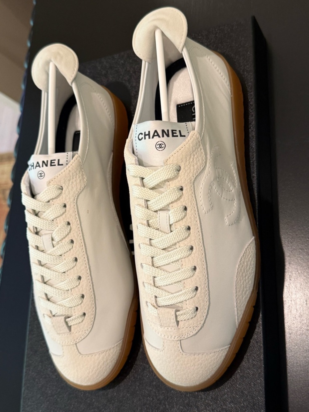 RARE SS 26 CHANEL NEW Samba Style White Leather Low-Top Sneakers with Gum Sole - Picture 4 of 6